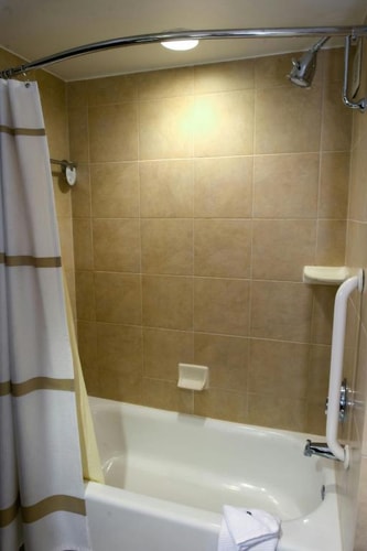 King Room Near Consulate General Philippines HOU 4 Luxury Bookings