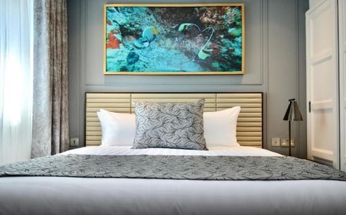 3 Bedroom Deluxe Apartment Near Barclays Bank LON 2 Luxury Bookings