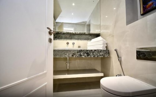 2 Bedroom Deluxe Apartment Near Barclays Bank LON 14 Luxury Bookings