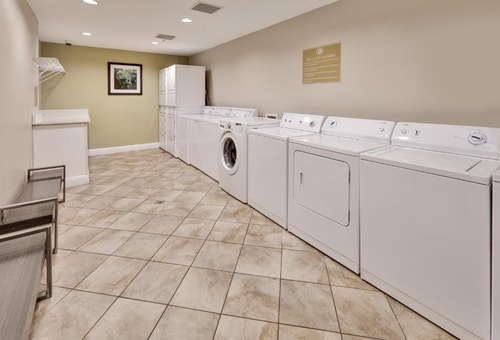 Studio Queen Suit Near Brief Therapy Institute DAL 11 Luxury Bookings