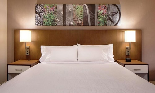 King Room Near Giant Eyeball DAL 4 Luxury Bookings
