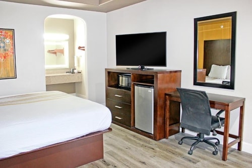 King Suite Near Northwest Point Business Park HOU 3 Luxury Bookings