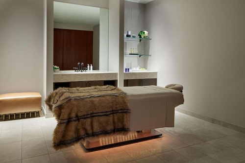 King Room Near Renaissance Tower DAL 17 Luxury Bookings