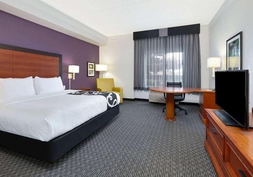 Deluxe Room Near Park Fountains DAL Luxury Bookings