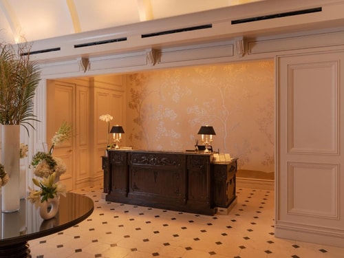Double or Twin Room Near Ewing Buick GMC DAL 16 Luxury Bookings