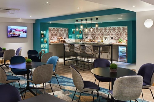 Deluxe Queen Room Near Gloucester Park LON 10 Luxury Bookings