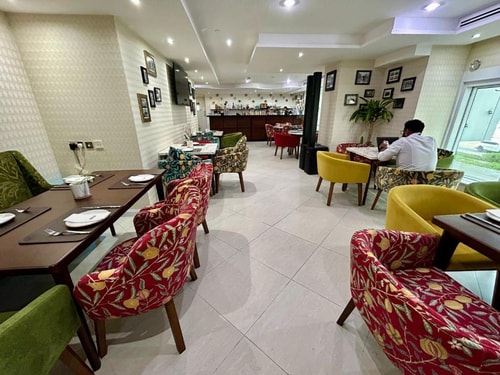 Family 1 Bedroom Apartment Near Emirates Market 17 Luxury Bookings