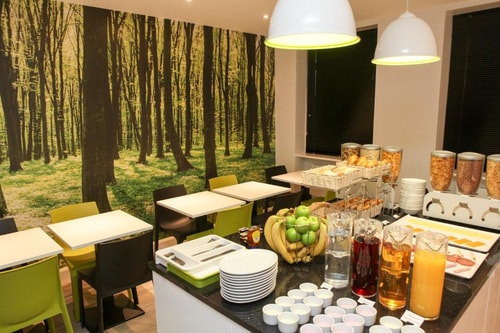 Double Room Near Norfolk Square Garden LON 21 Luxury Bookings