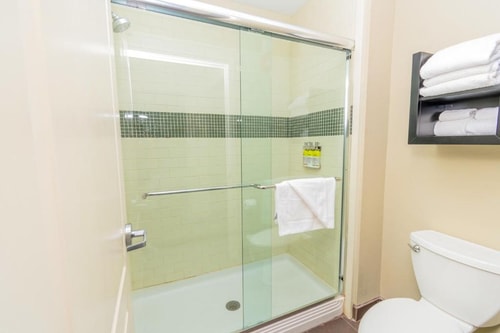Queen Studio Suite Near Thorne Stadium HOU 6 Luxury Bookings