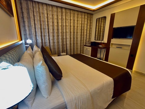Standard King Or Twin Room Near K MART SUPERMARKET Luxury Bookings