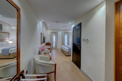 Deluxe King Or Twin Room Near Rayyan Mandi Rigga 4 Luxury Bookings