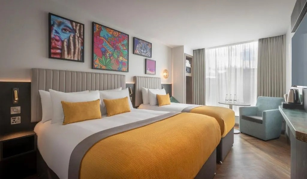 Deluxe Double Room Near Mark Street Gardens LON Luxury Bookings