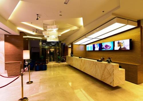 Standard King Or Twin Room Near Baniyas Square 7 Luxury Bookings