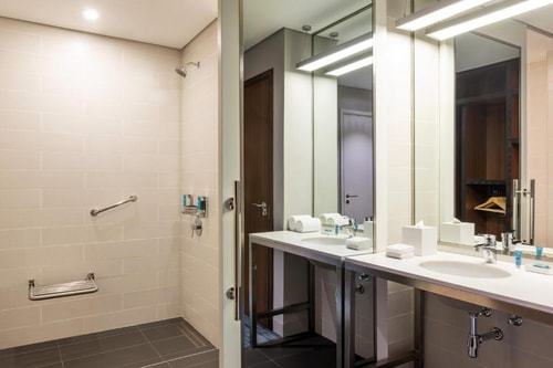 King Or Twin Room Near Al Maktoum Int Airport 7 Luxury Bookings