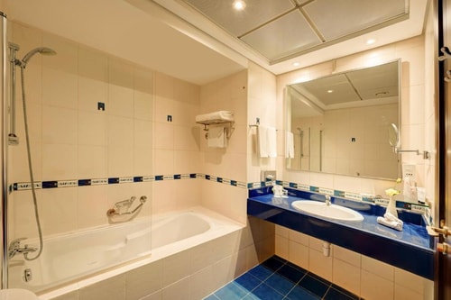 Two Bedroom Suite Near Deira City Centre Metro 4 Luxury Bookings