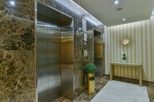 2 Bedroom Apartment Near Masjid Al Khabeesi Dubai 10 Luxury Bookings