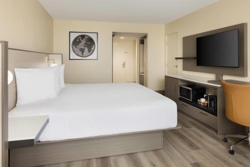 Deluxe King Or Twin Room Near Bargain Planet ORL 2 Luxury Bookings
