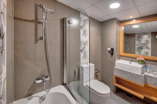 Deluxe Room Near Ghurair City 1 Bus Station 4 Luxury Bookings