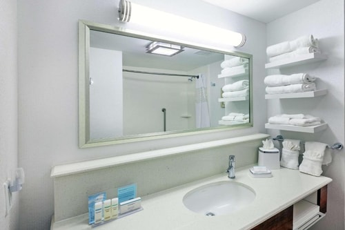 King Room Near UP Excellence Academy HOU 2 Luxury Bookings