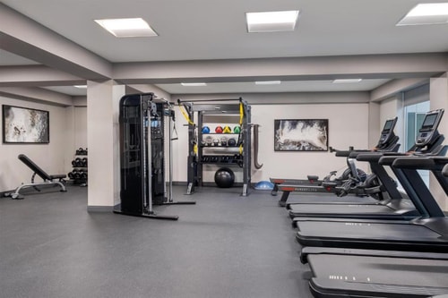 King Studio Suite Near To Toyota Center HOU 15 Luxury Bookings