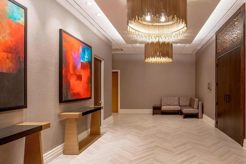 Guest Room Near Museum of Illusions Houston HOU 15 Luxury Bookings