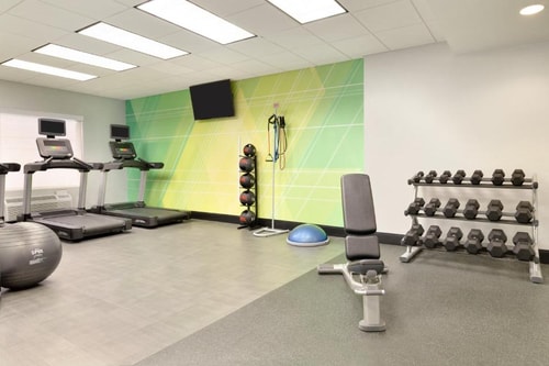 Standard King Room Near IAH Airport Area HOU 18 Luxury Bookings