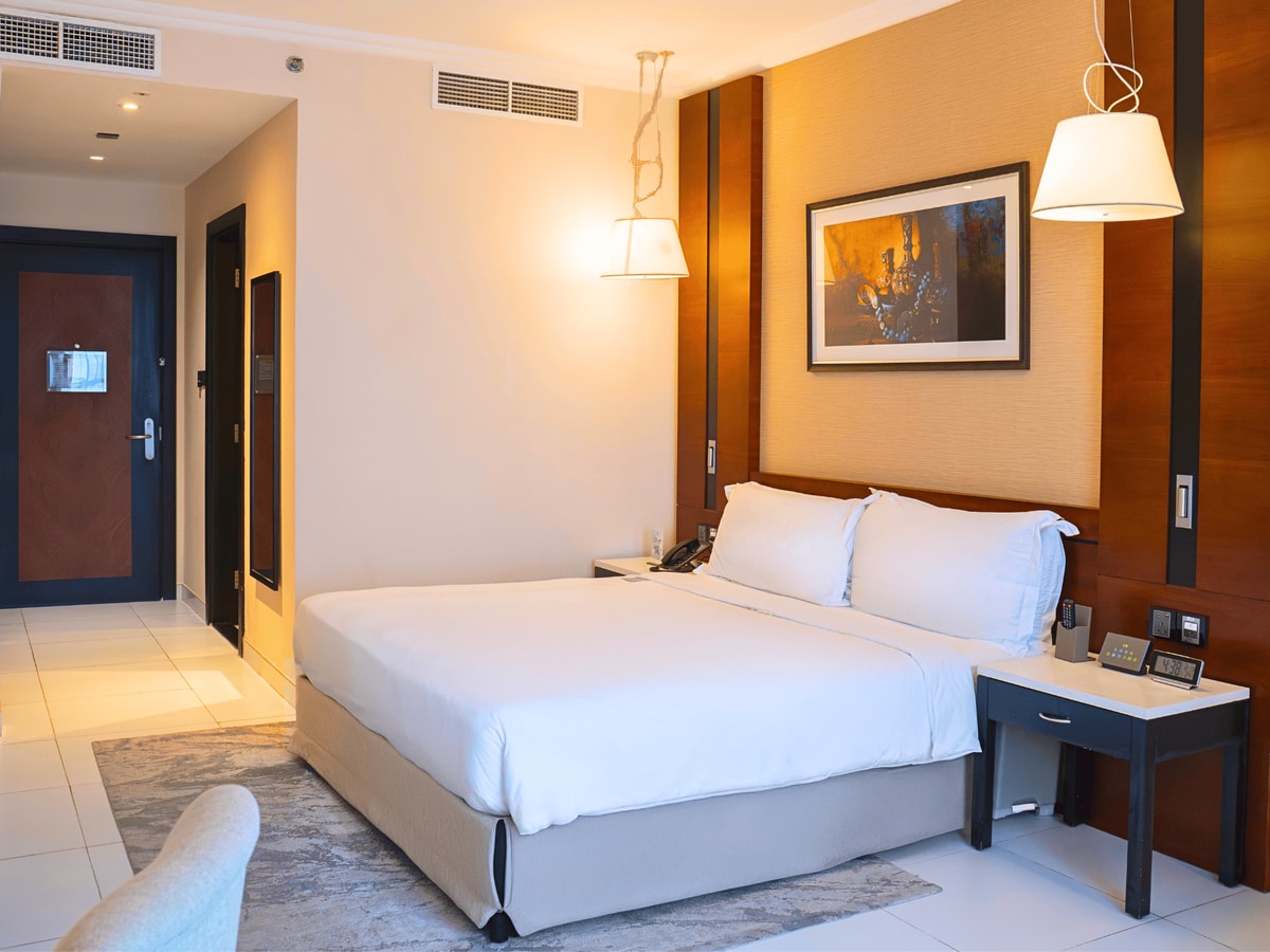Deluxe Room Near Mashreq Metro By Luxury Bookings Luxury Bookings