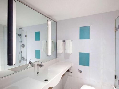 Superior Twin Room Near Lily Close Green LON 3 Luxury Bookings