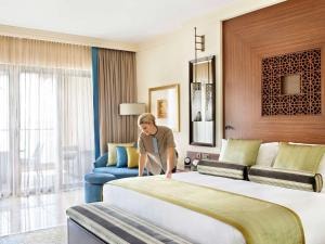 1 Bedroom Apartment Near To Nakheel Mall In Palm 1 Luxury Bookings
