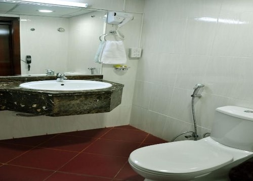 Standard King Or Twin Room Near Deira Clocktower 5 Luxury Bookings