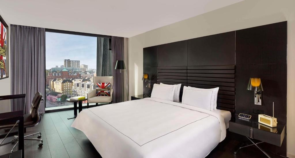 Art King Room Near Charles Square Garden LON Luxury Bookings