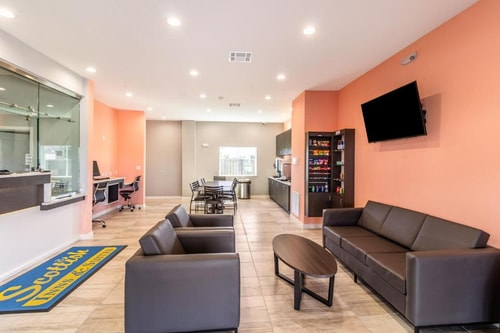 Deluxe King Studio Near Harmony Garden HOU 15 Luxury Bookings