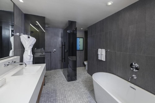 Deluxe King Room Near Main Street Garden Park DAL 7 Luxury Bookings