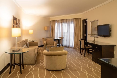 One Bedroom Executive Suite Near Oasis Cafe 4 Luxury Bookings