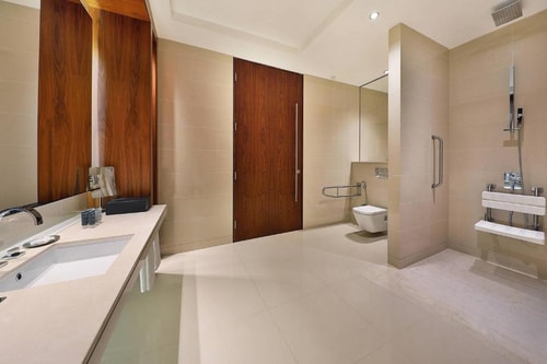 Deluxe King Room near Park Regis Business Bay DXB 4 Luxury Bookings