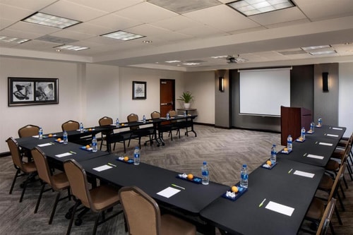 King Room Near Churchill Tower DAL 9 Luxury Bookings