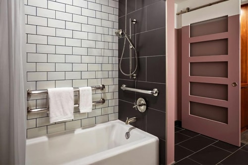 Queen Room Near James W Aston Park DAL 9 Luxury Bookings