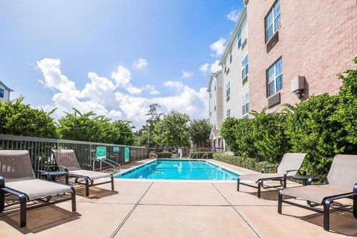Queen Studio With Sofa Bed Near Planet Fitness HOU 10 Luxury Bookings