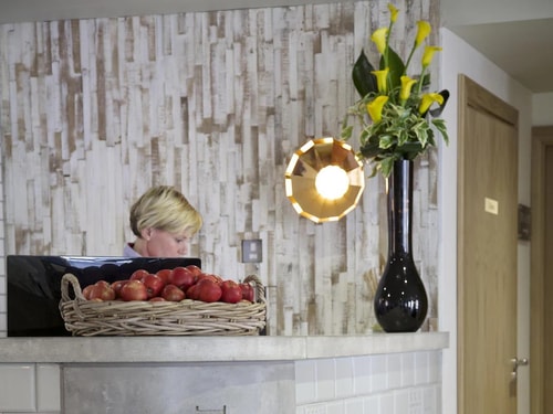 Queen Room Near Sainsbury Wing LON 3 Luxury Bookings
