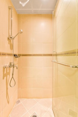 Standard Two Bedroom Apartment Near WTC Metro Ac 13 Luxury Bookings