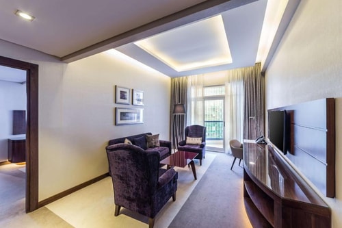 Junior Suite Near Grosvenor Business Bay Tower 4 Luxury Bookings