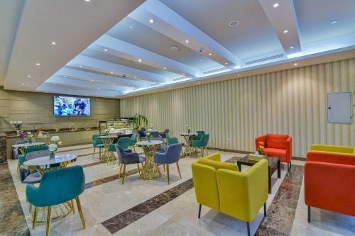 2 Bedroom Apartment Near Masjid Al Khabeesi Dubai 11 Luxury Bookings