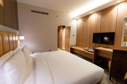 Standard King Or Twin Room Near Abuhail Centre 1 Luxury Bookings
