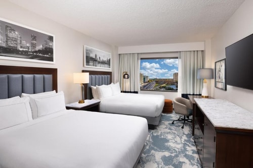 King Or Twin Guest Room Near CaseyDental Tooth HOU 1 Luxury Bookings