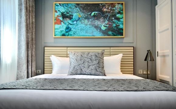 4 Bedroom Deluxe Apartment Near Barclays Bank LON Luxury Bookings