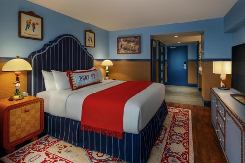 King Room Near Meadows School of the Arts DAL 3 Luxury Bookings