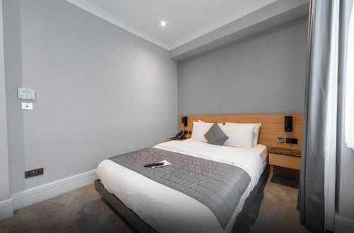 Double Room Near Allya beauty limited LON 1 Luxury Bookings