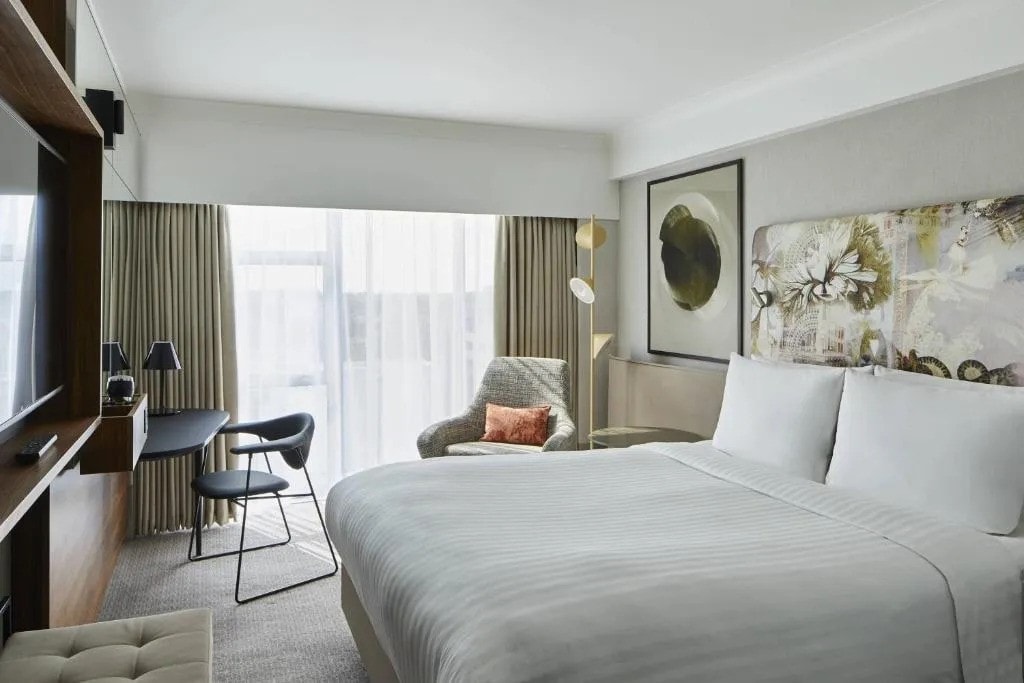 Deluxe Queen Room Near Gloucester Park LON Luxury Bookings