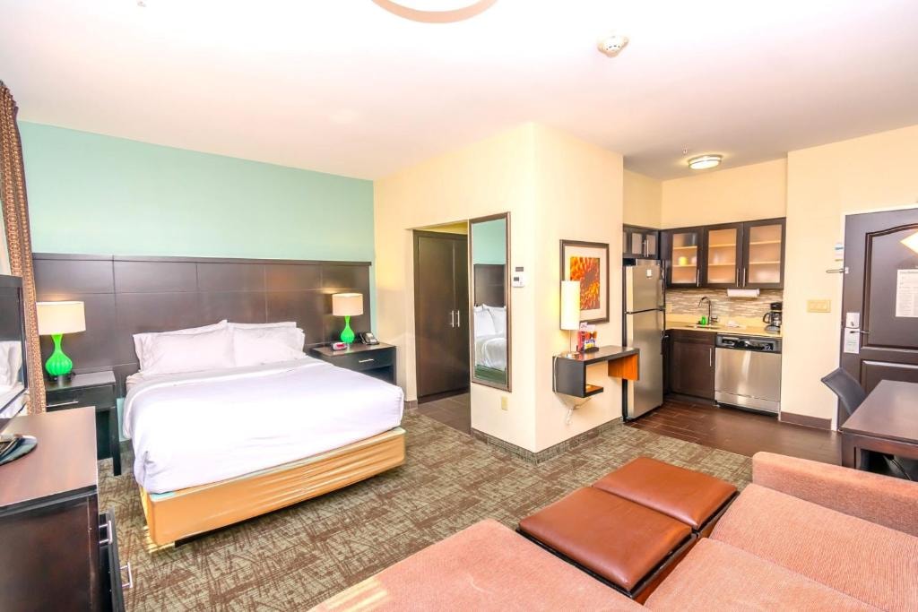 Queen Studio Suite Near Thorne Stadium HOU Luxury Bookings