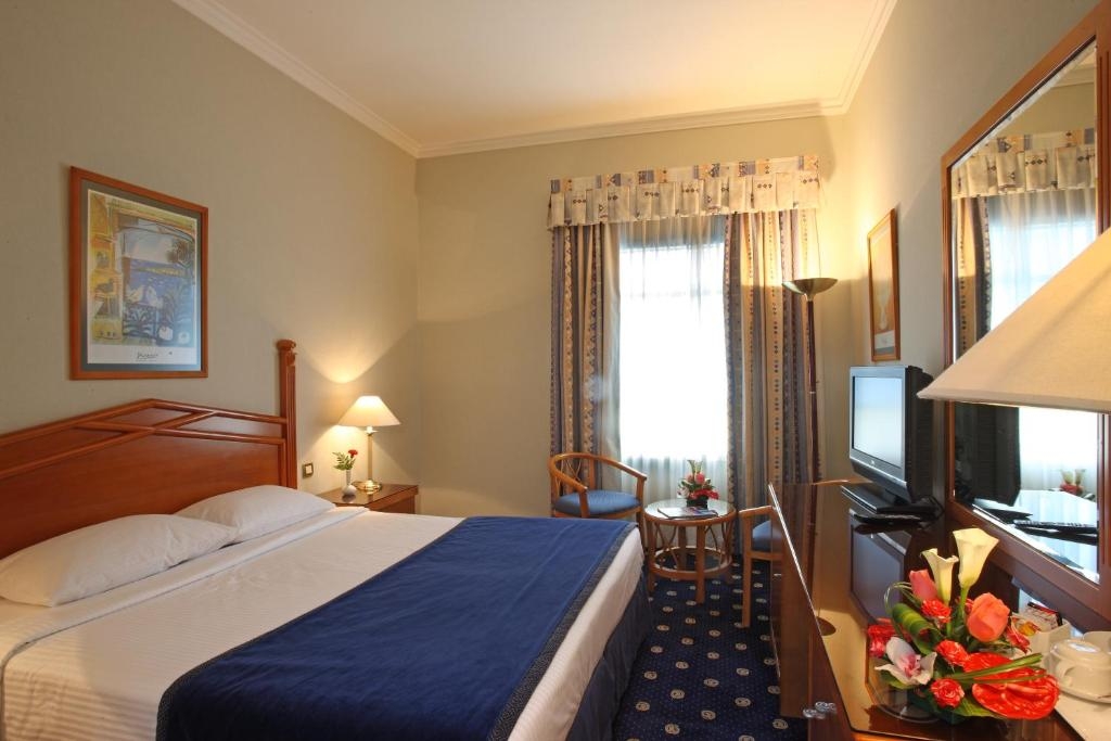 Deluxe King Or Twin Room Near Dubai Customs Luxury Bookings